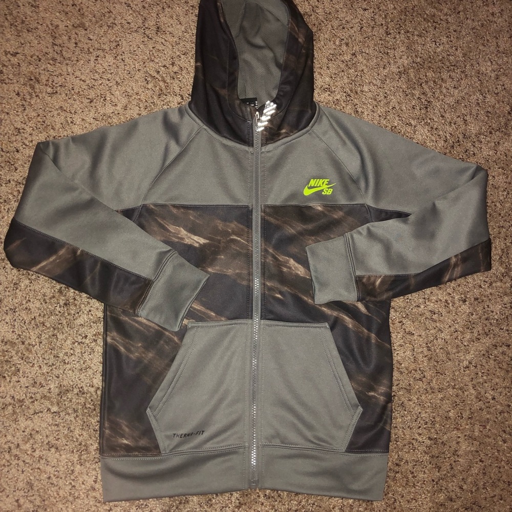 Boys size medium Nike zip up jacket